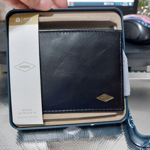 FOSSIL Men's Ryan Leather Wallet With Original Durable Tin Can Bifold With Flip - Picture 4 of 10